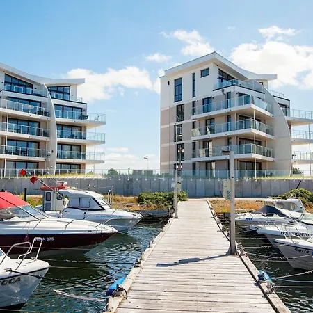 Apartment 6 Person In *