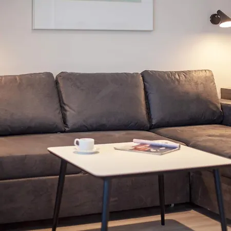 6 Person In Apartment