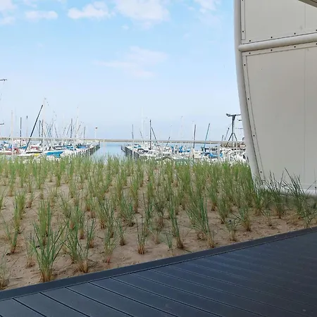 6 Person In Apartment *