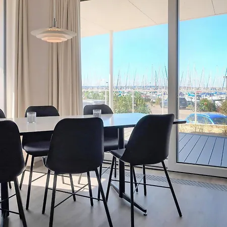 Apartment 6 Person In